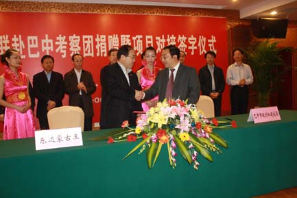 趙永亮董事長(zhǎng)隨全國(guó)政協(xié)副主席、全國(guó)工商聯(lián)主席黃孟復(fù)一行赴四川巴中考察