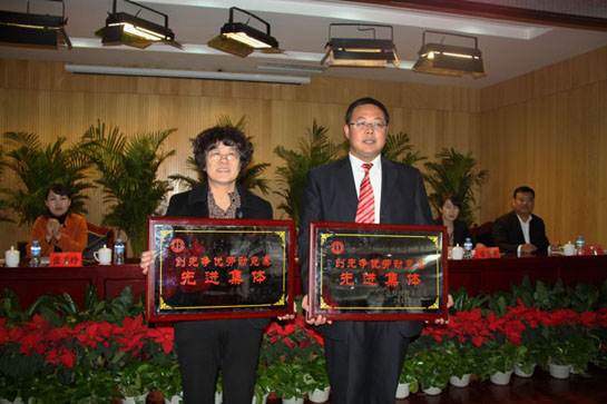 集團(tuán)工會(huì)被評(píng)為2011年創(chuàng)先爭優(yōu)勞動(dòng)競賽先進(jìn)集體、全旗工會(huì)工作先進(jìn)集體殊榮